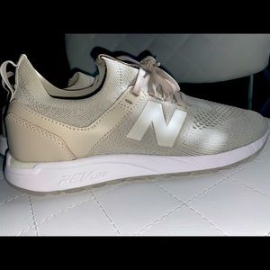 BRAND NEW - New Balance 247